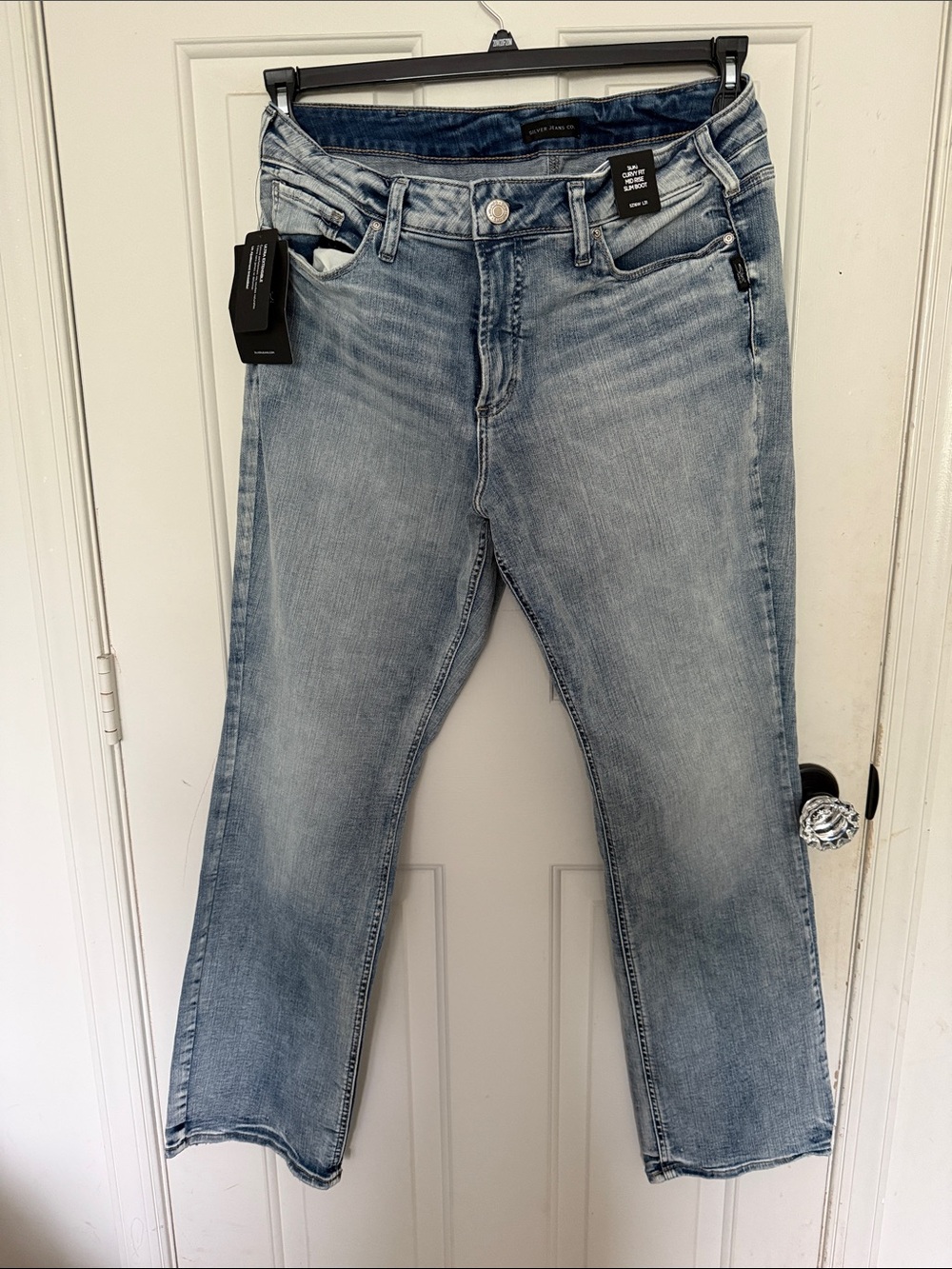 Women’s Silver Jean Co Suki curvy fit mid rise slim boot. Brand new with tags.